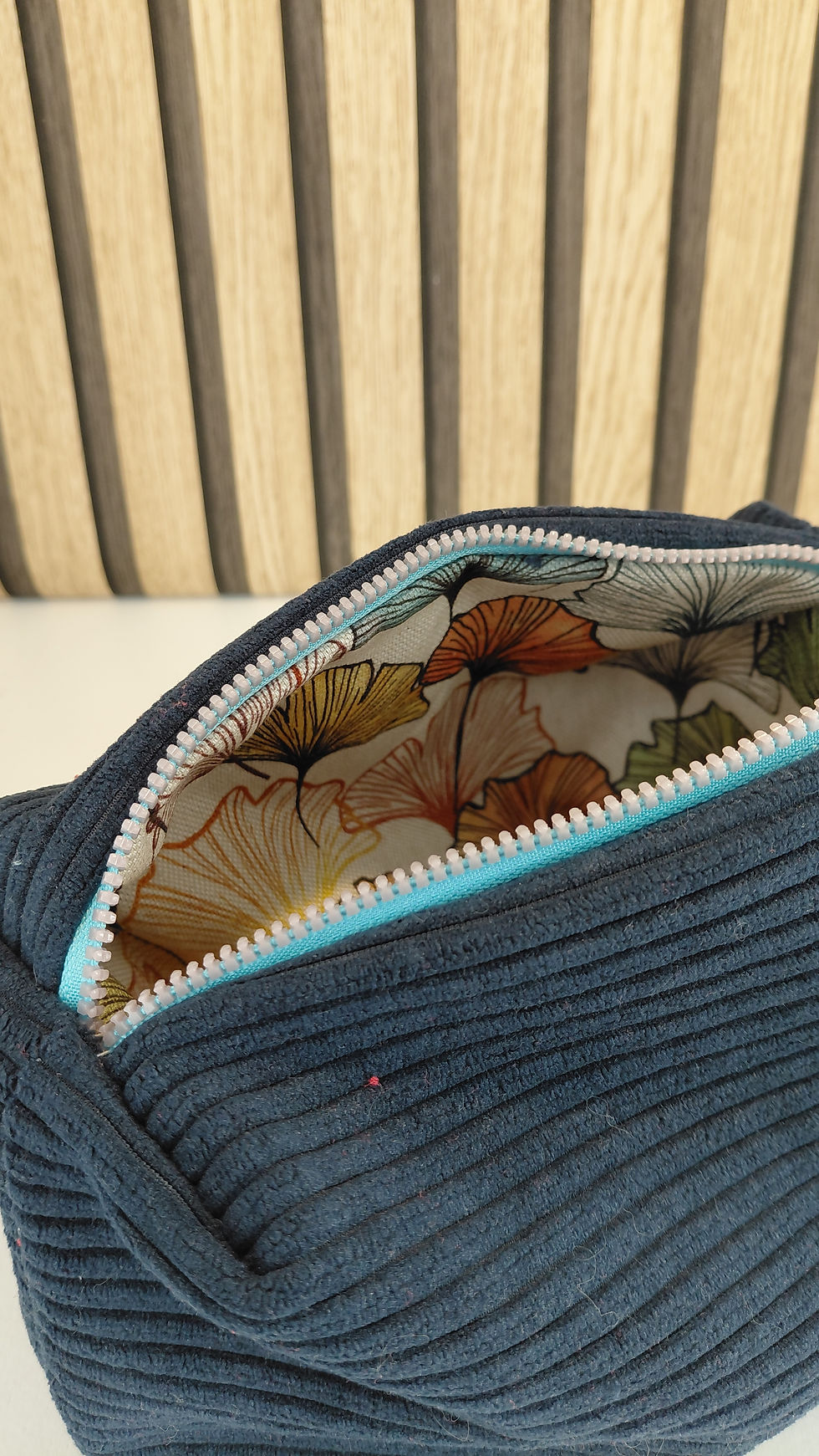 Miniature : Trousse make up velours côtelé coloris bleu marine