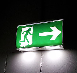 1024px-Emergency_exit.jpg