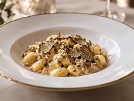 catering-gnocchetti-ragu-faraona-tartufo.webp