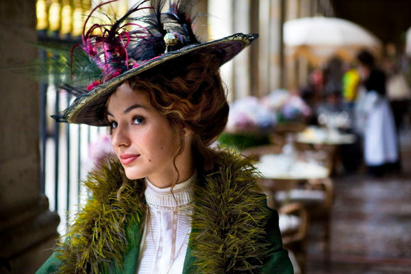 Feather Craftsmanship: An Aristocracy of Manual Labor