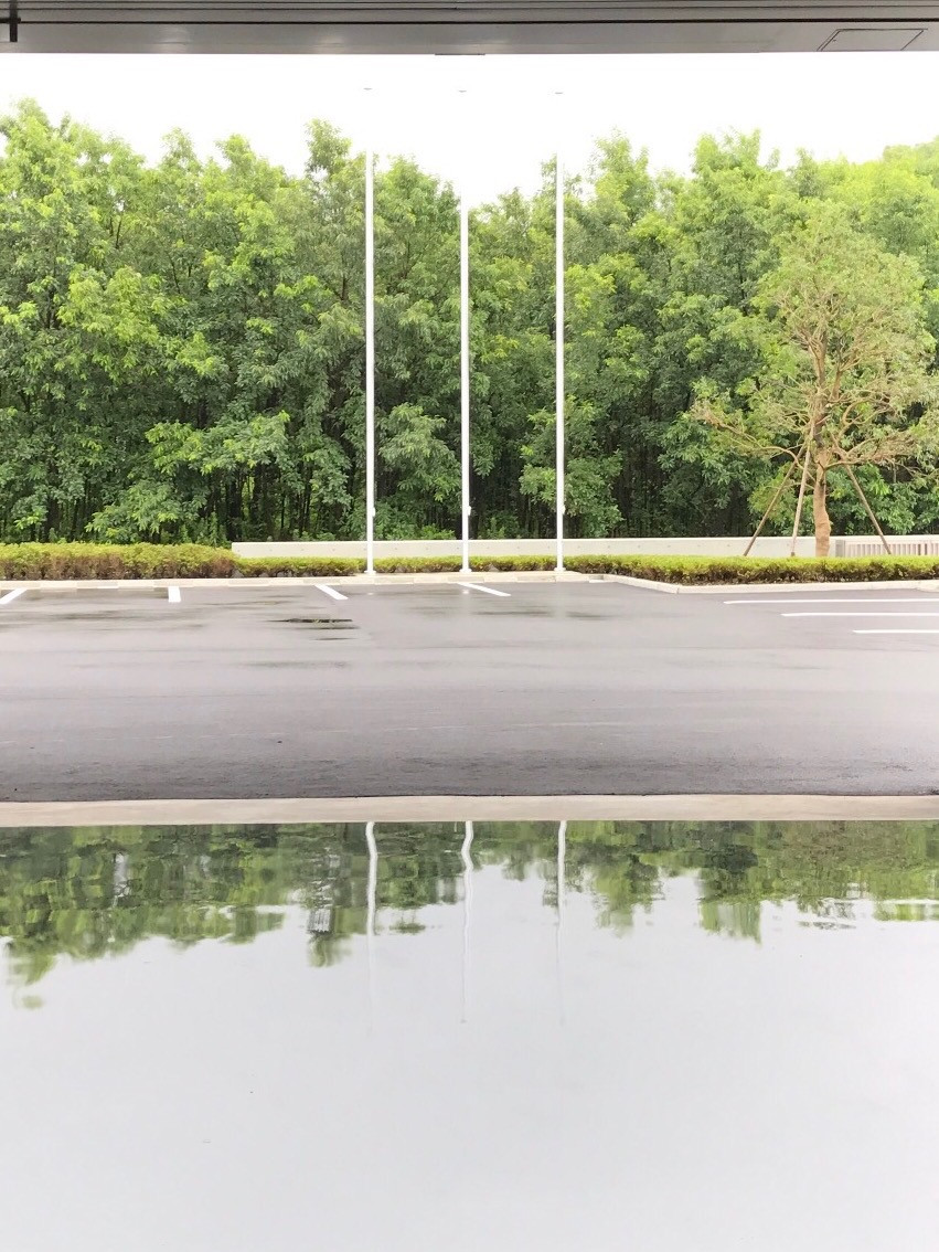工場建築 搬入口の写真