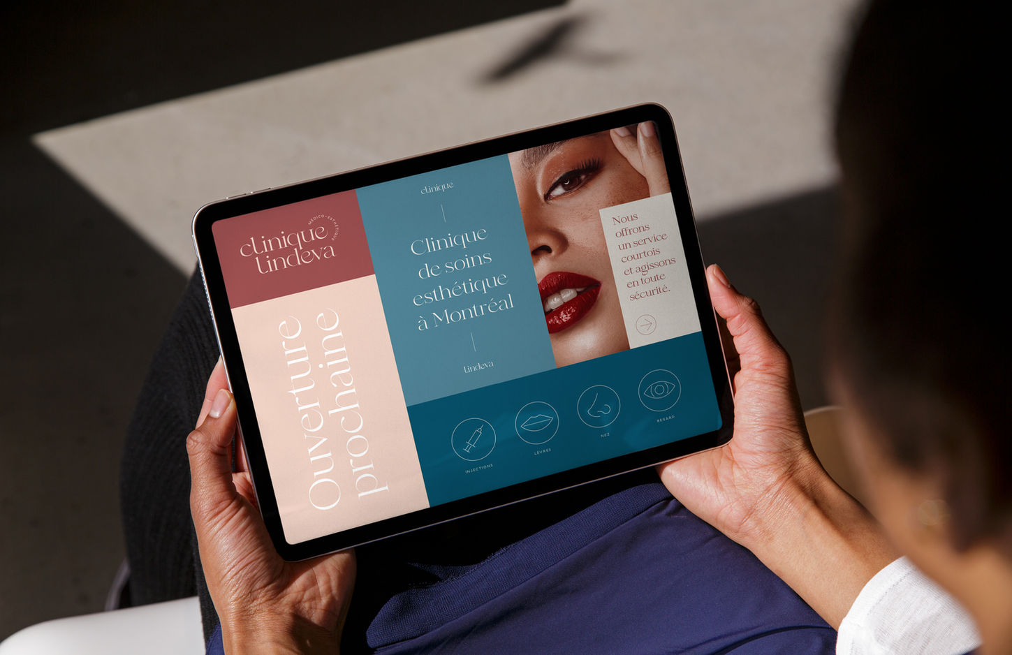 Interface publicitaire sur une tablette.