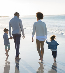 Familie an einem Strand