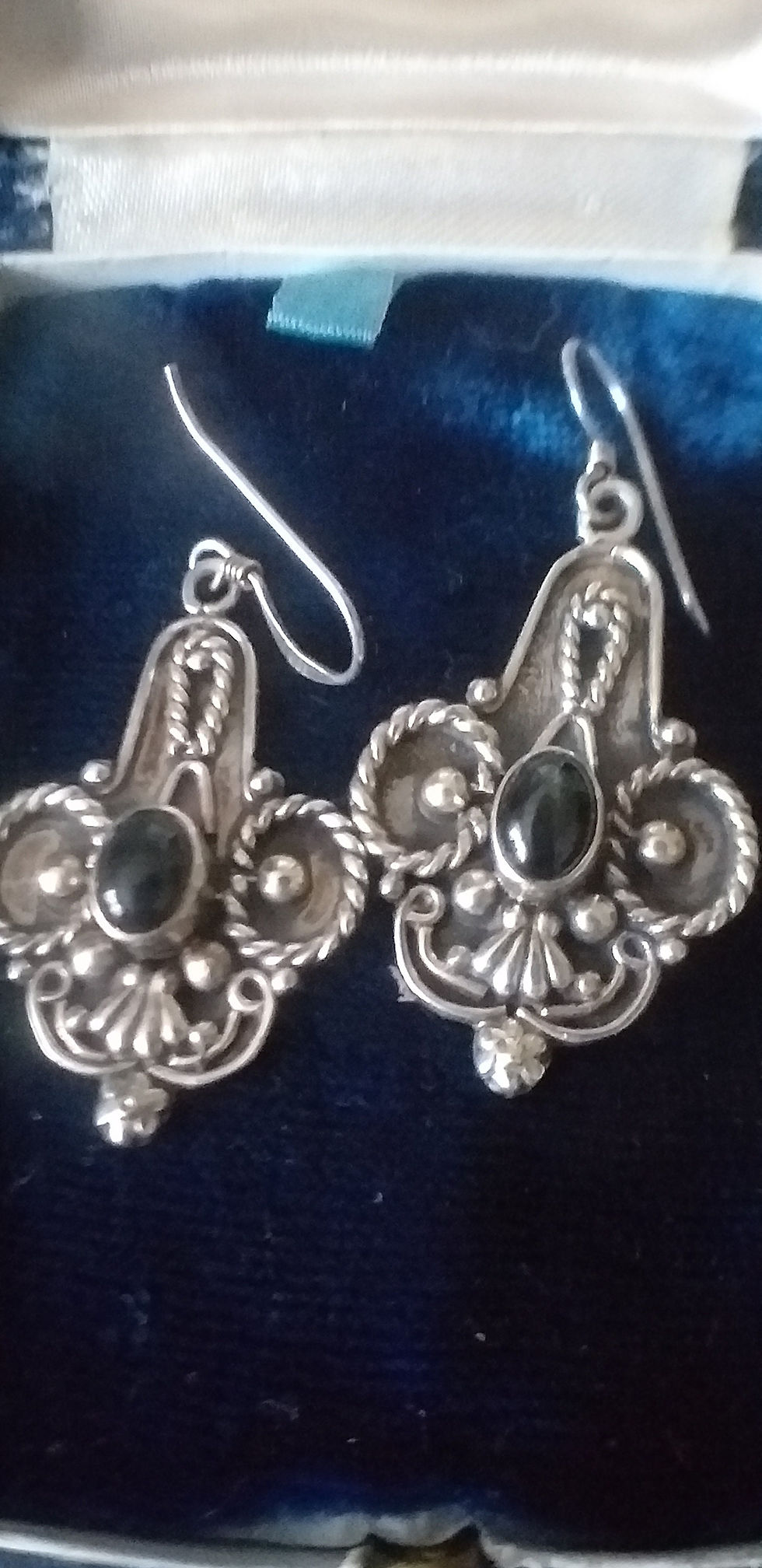 Thumbnail: Antique Vintage Late Edwardian Sterling Silver 925 Black Onyx Dropper Earrings.