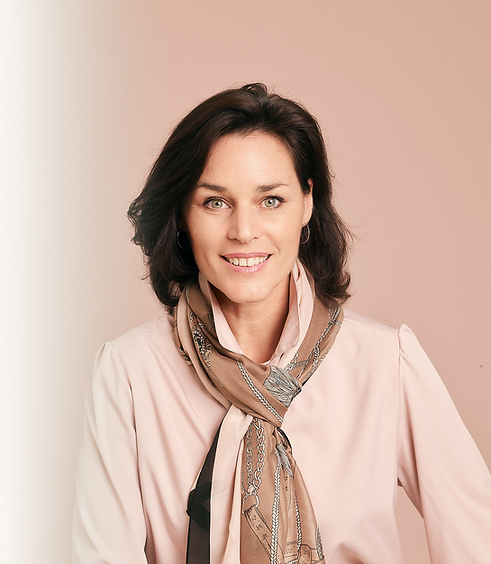 Portrait Sonia Grimm 3 dégradé_edited.png