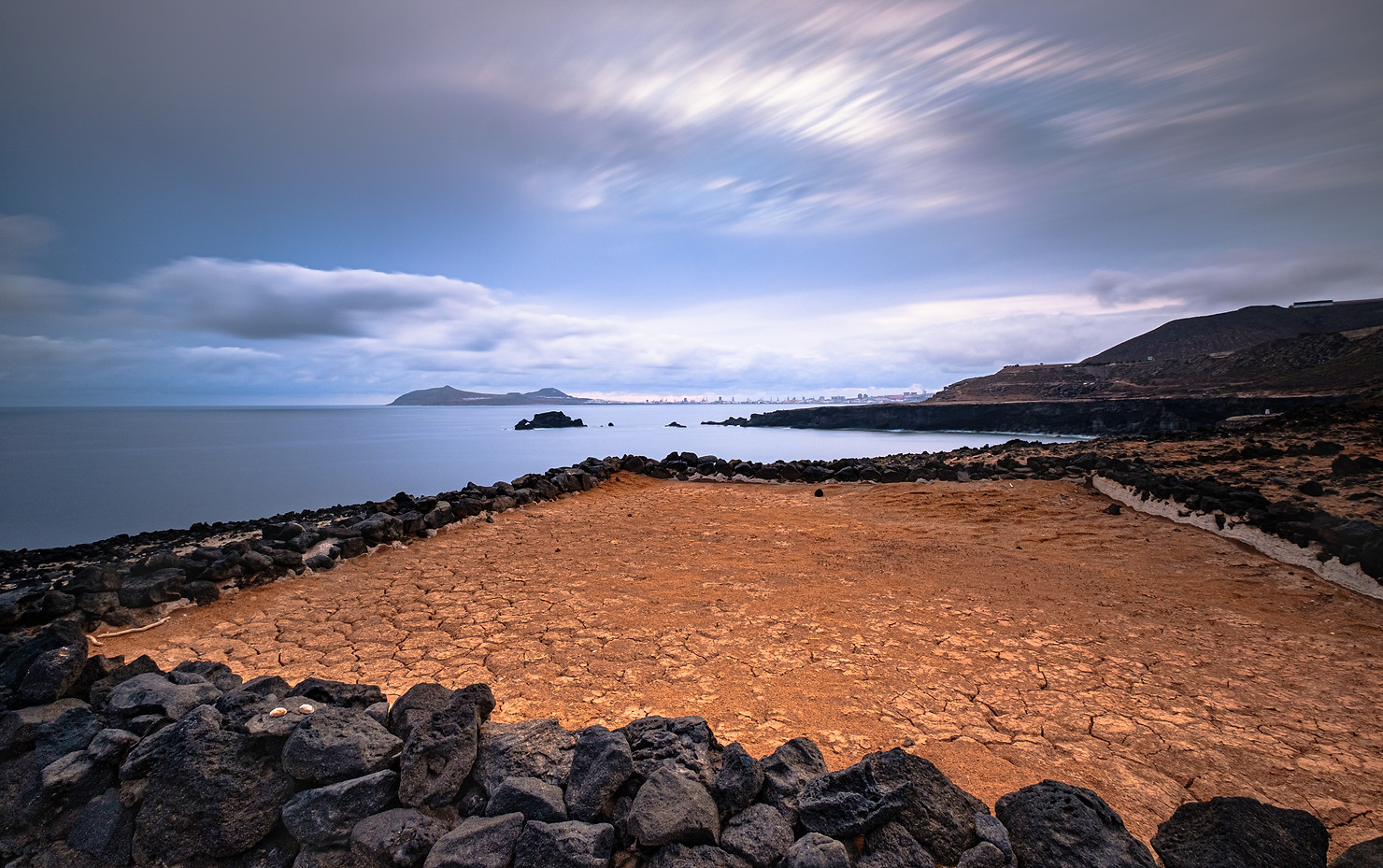 Fotografía de larga exposición usando filtro ND de 10 pasos. La Carraqueña, litoral de Arucas. Debajo de la carretera del norte de Gran Canaria