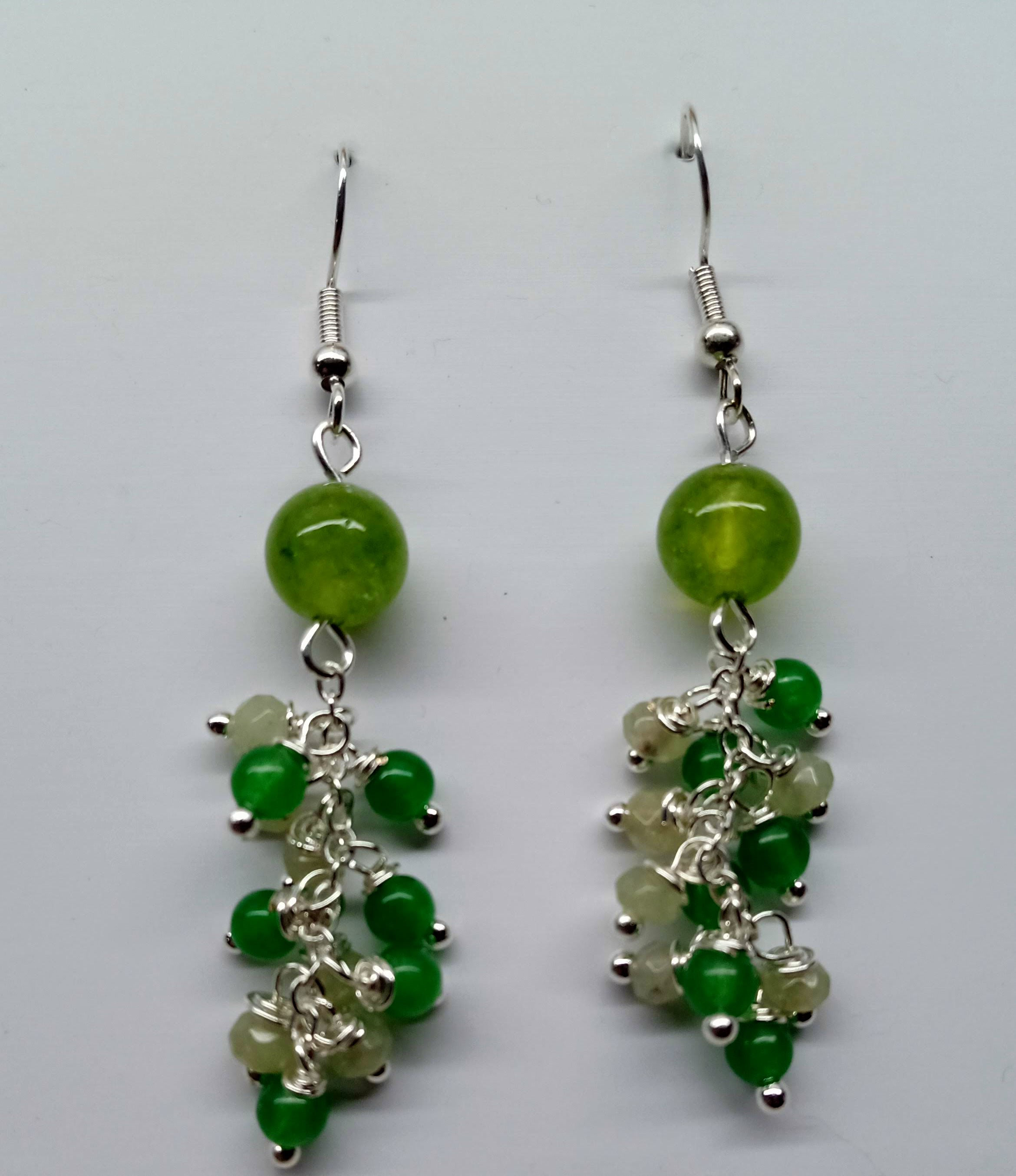 Brinco cachinho em Pedra Jade Pistache