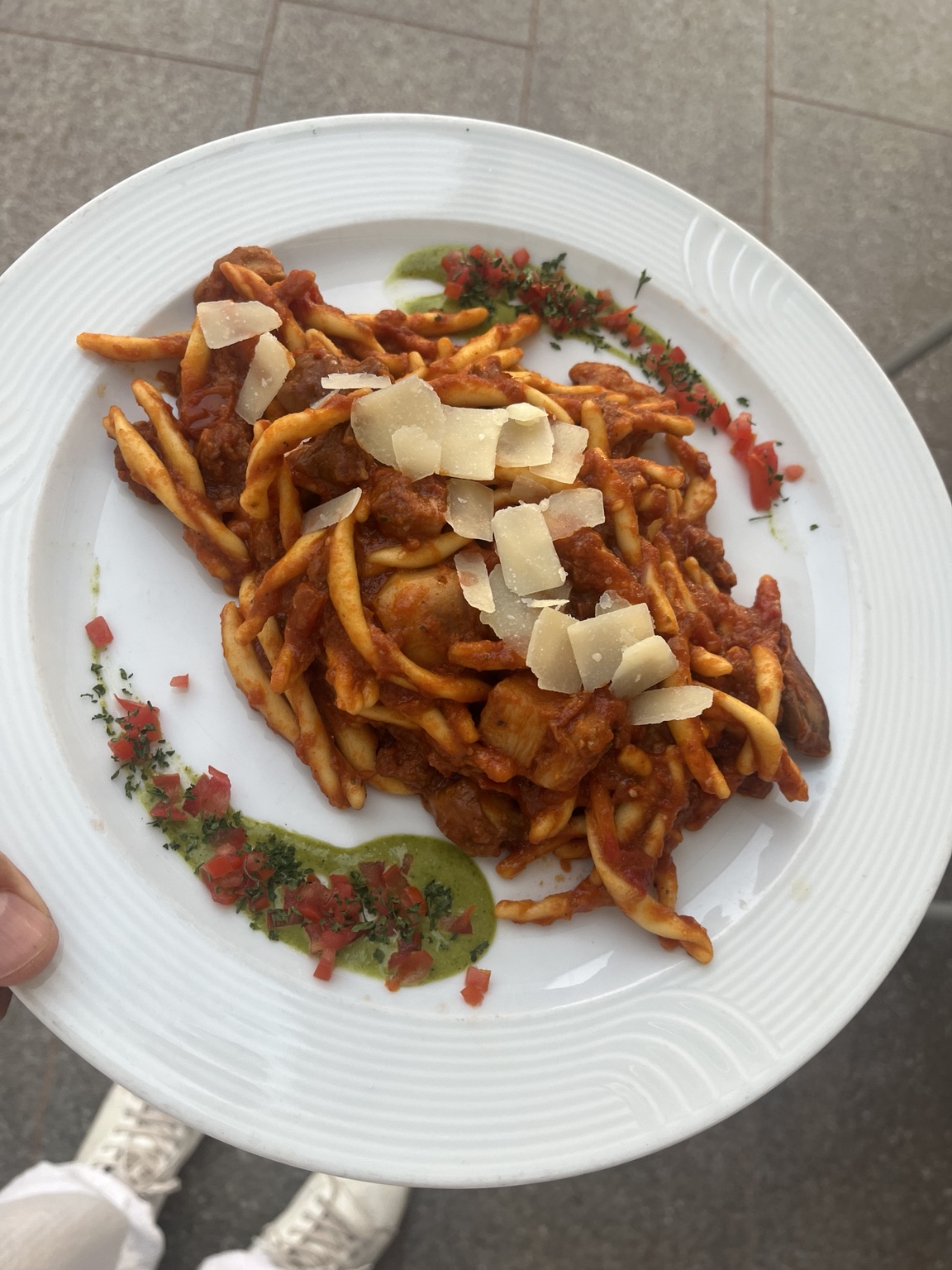 Strozzapreti con salsiccia e porcini