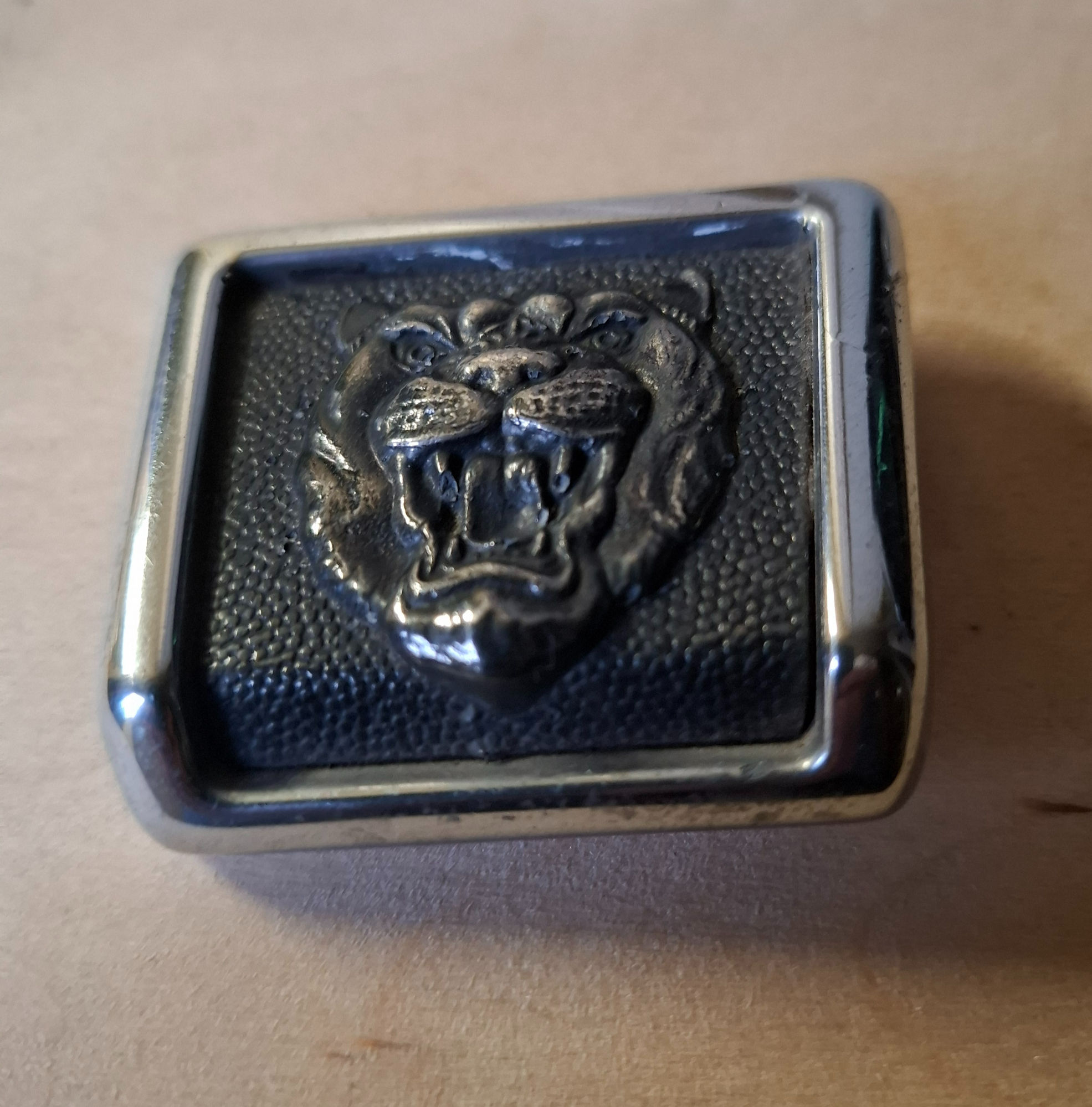 JAGUAR XJ GRILLE BADGE