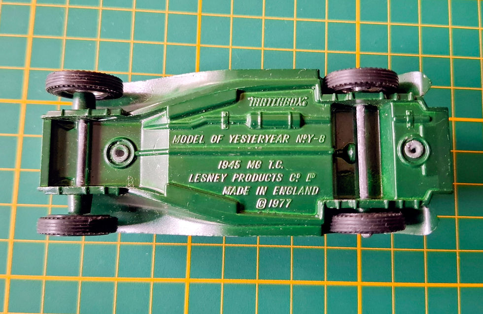 サムネイル： MG TC scale model, dark green, Matchbox, bottom