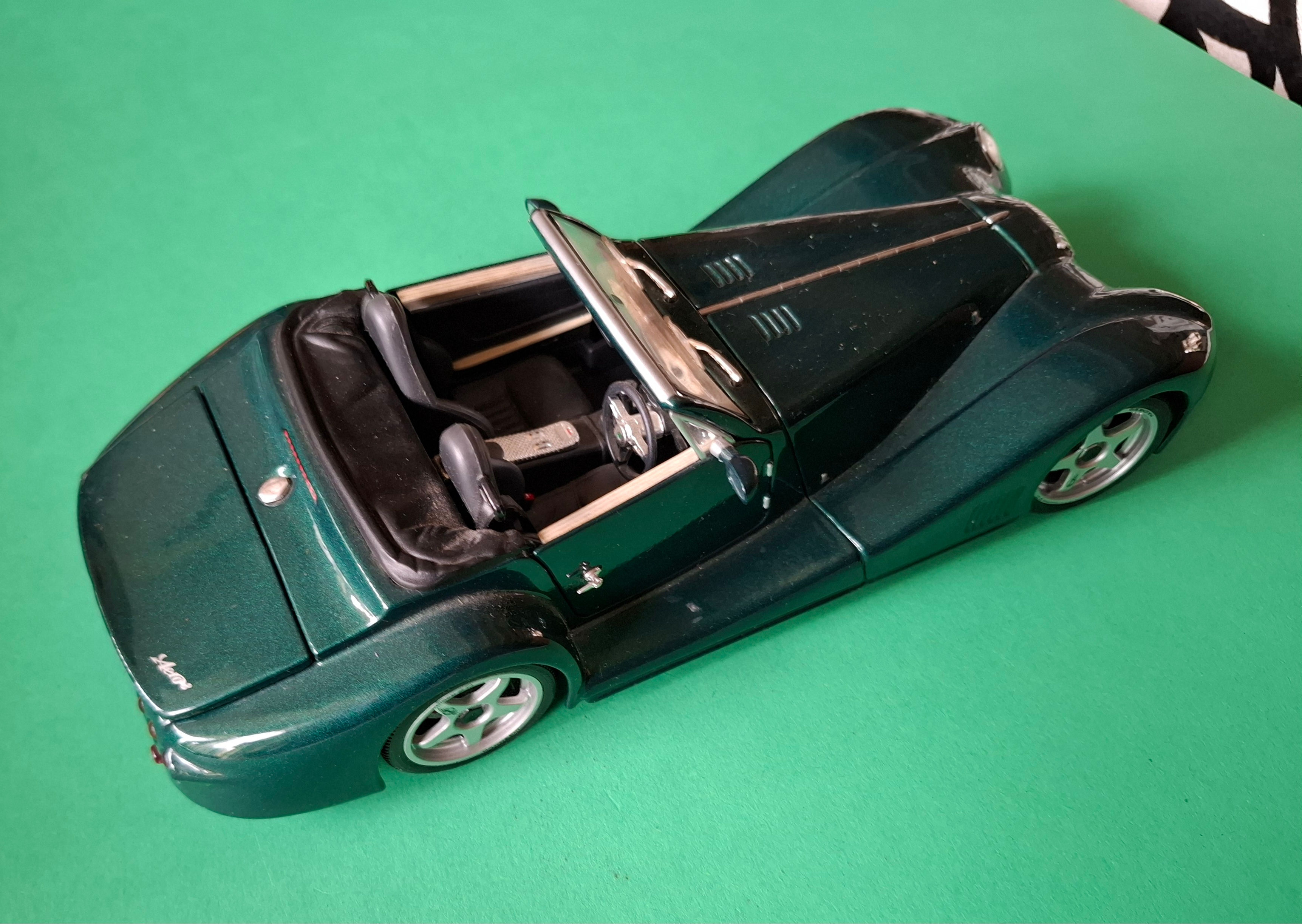 Morgan Aero 8 scale 1/18 Maisto, green