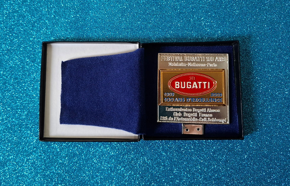 サムネイル： Bugatti, 100 Ans d'Excellence badge, in box