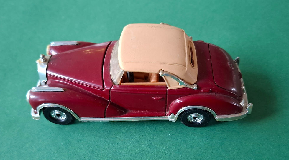 サムネイル： Mercedes-Benz 300 S  Corgi, left