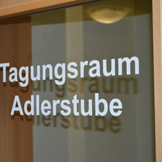 Türschild: Tagungsraum Adlerstube