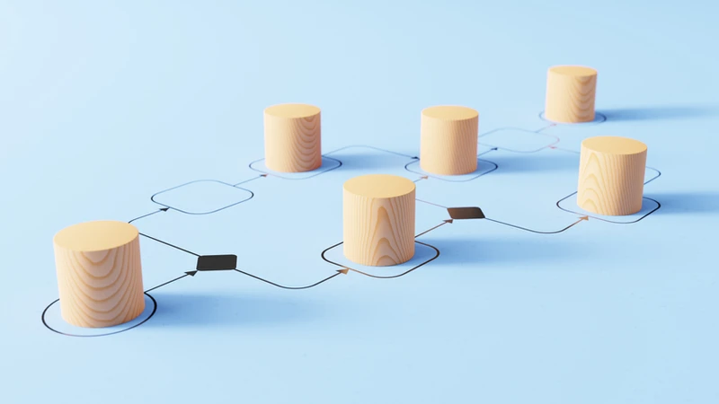 תמונה של פאזל עם דמויות עץ המייצגות חיבור בין תהליכים — אילוסטרציה לתהליך הטמעת מערכת מאנדיי.