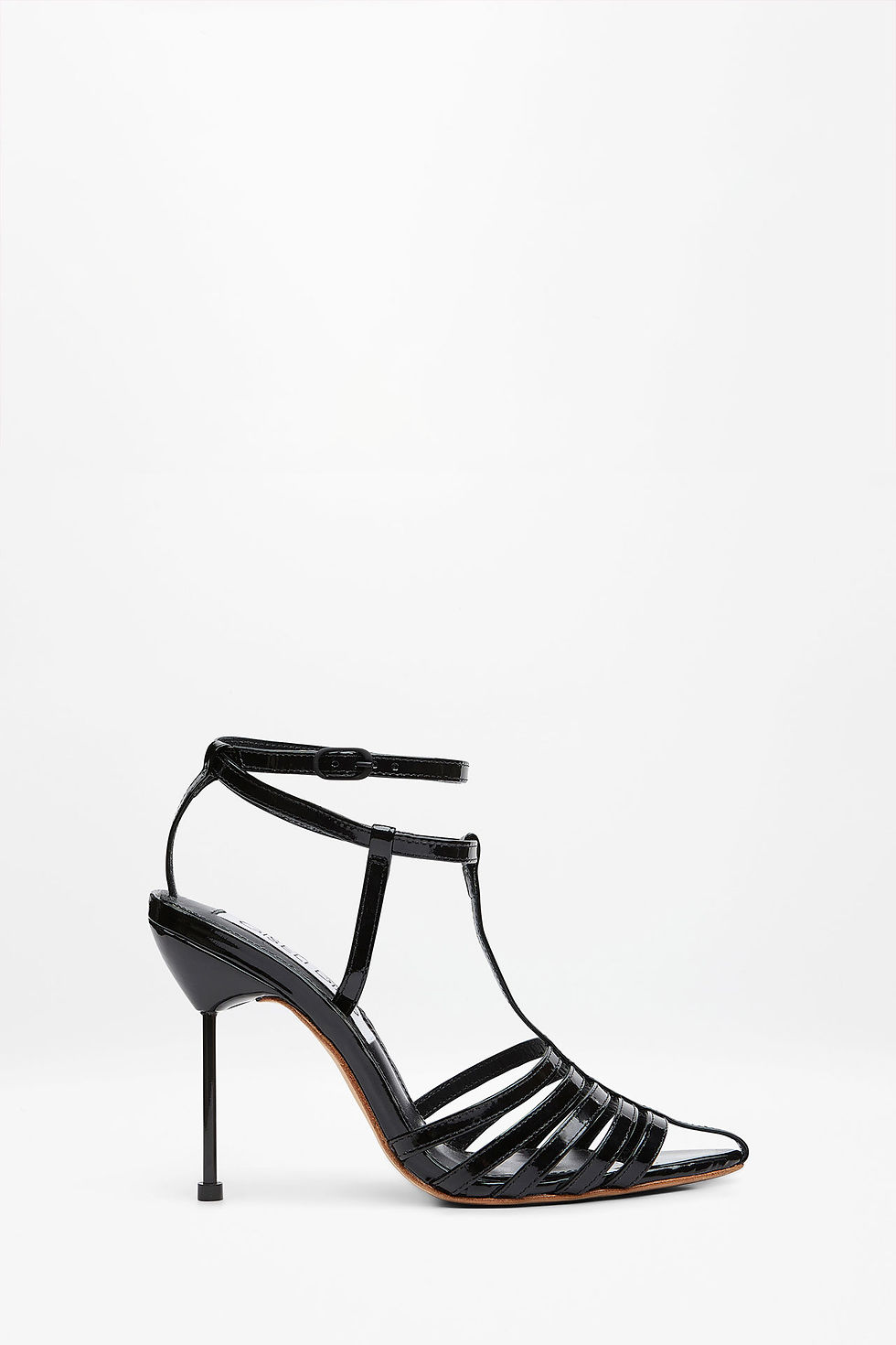 handcrafted and exclusive designer black pumps