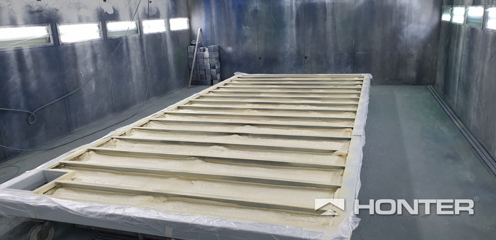 Pěna EXY 34 - Izolace podlahy kontejneru