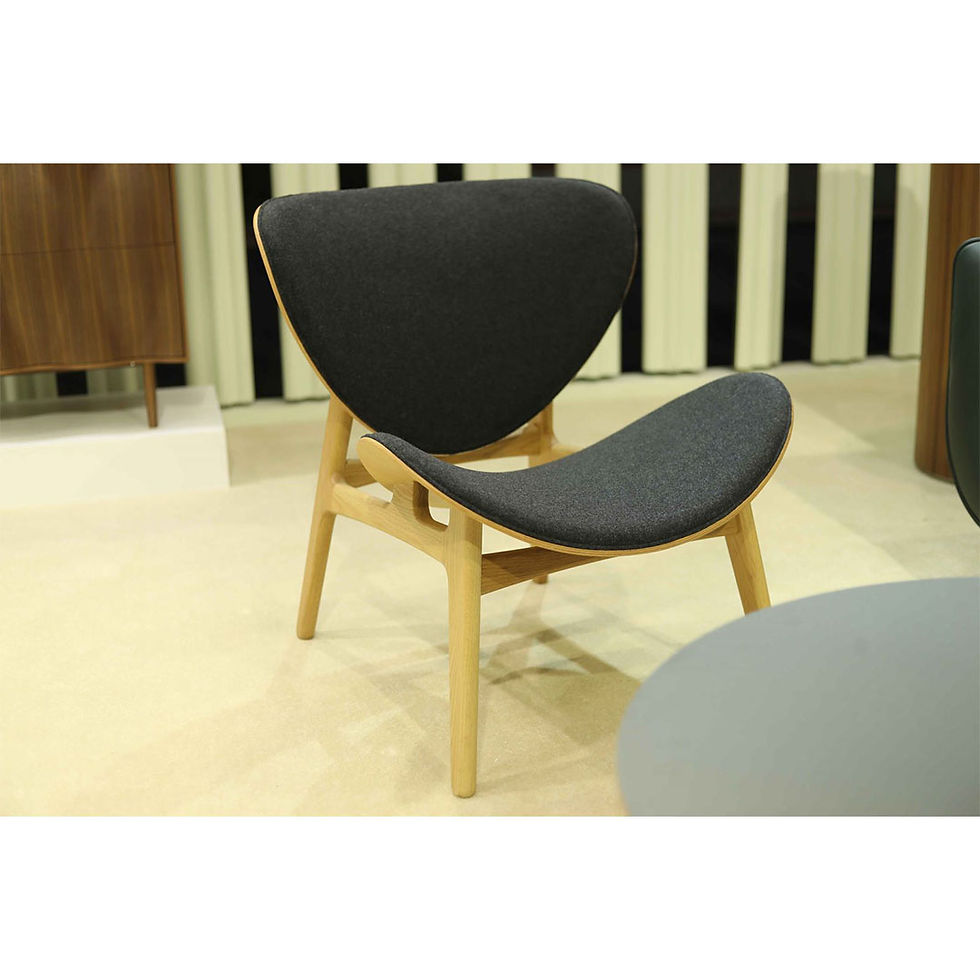 Thumbnail: Lily - Lounge