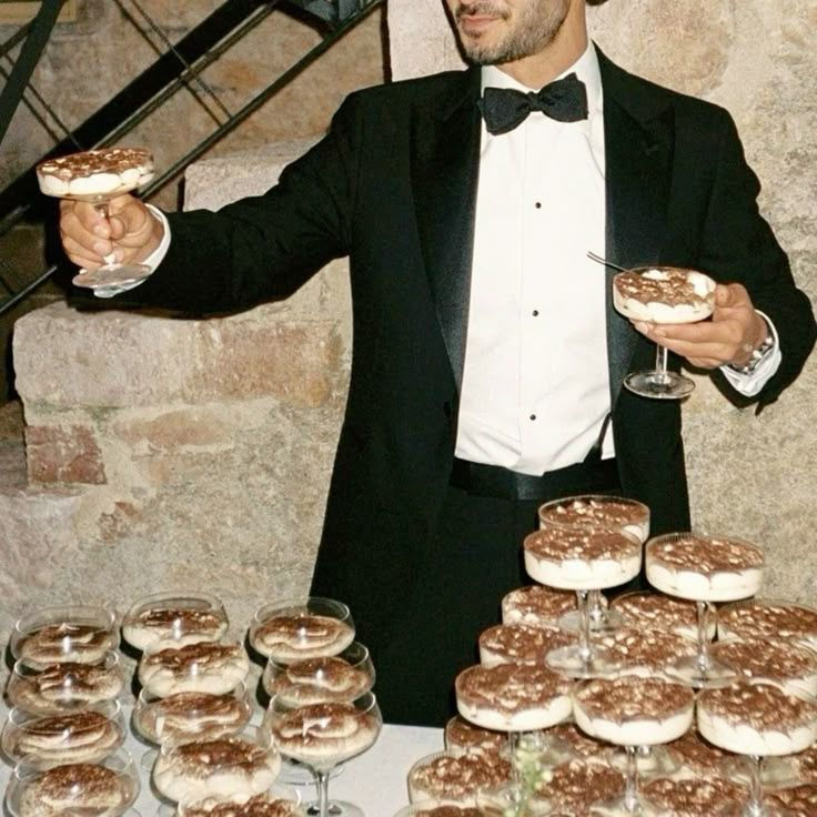 Tu boda es mucho más que una fecha en el calendario: es un día lleno de emoción, amor y recuerdos que se guardarán para siempre. Y aunque la ceremonia y la fiesta son el corazón del evento, lo que realmente hará que tus invitados lo recuerden son esos detalles únicos y originales que marcaTu boda es mucho más que una fecha en el calendario: es un día lleno de emoción, amor y recuerdos que se guardarán para siempre. Y aunque la ceremonia y la fiesta son el corazón del evento, lo que realmente hará que tus invitados lo recuerden son esos detalles únicos y originales que marcan la diferencia. n la diferencia.