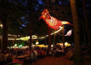 Dragons illuminés scénographie extérieur