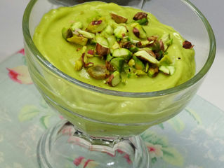Mousse de abacate e maracujá