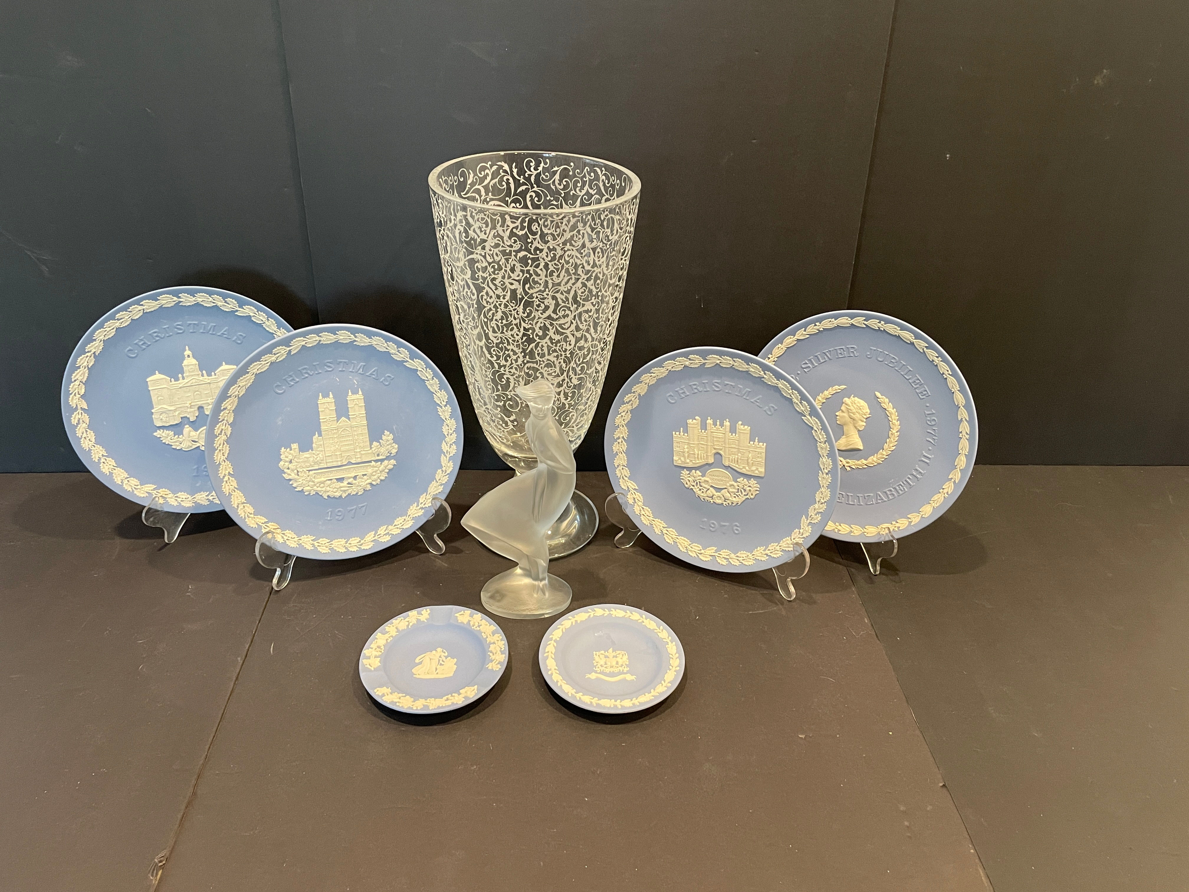 Lot 122 - Assorted Wedgewood Plates, etc.