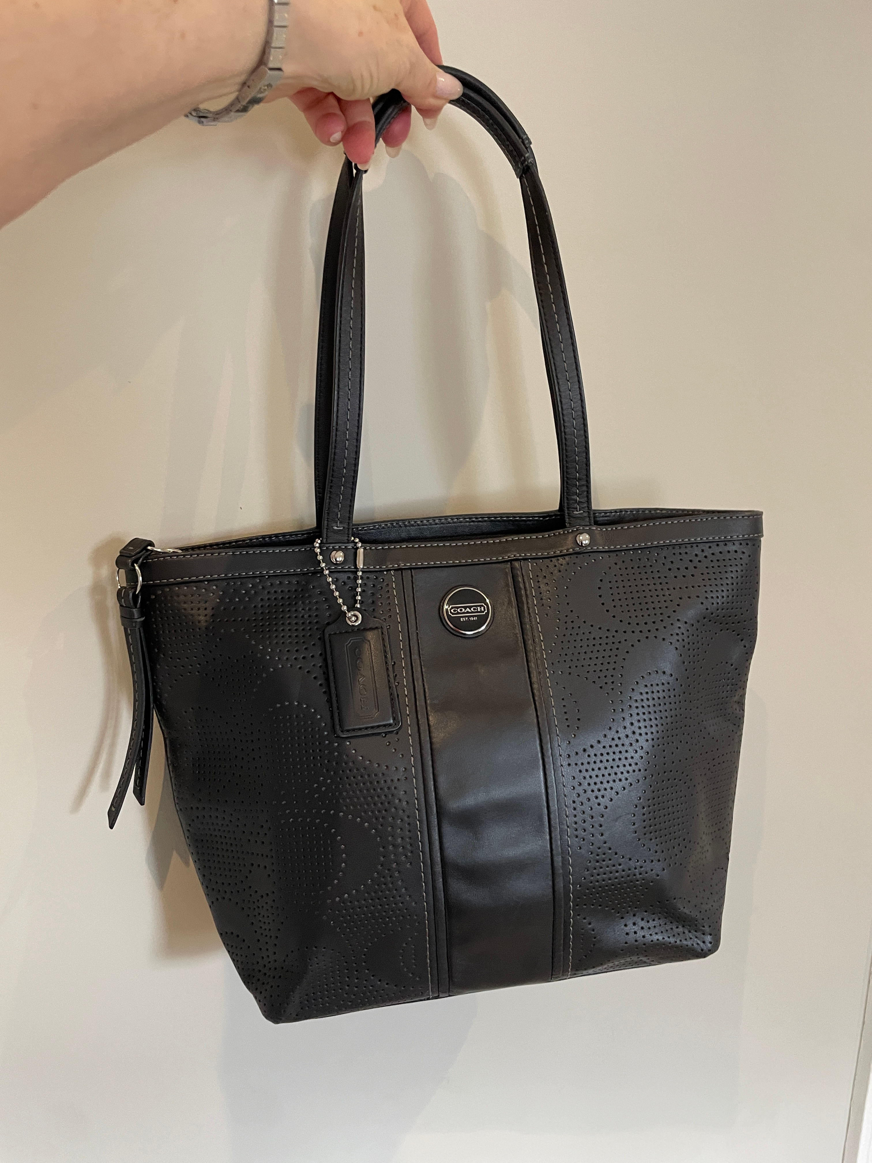 Lot 38 - Coach Leather Tote