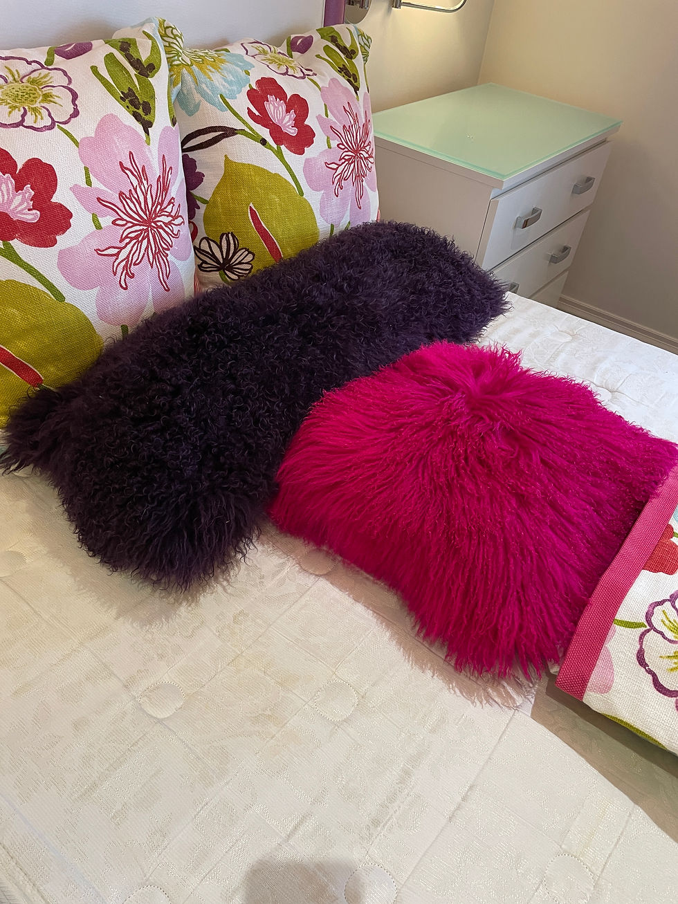 Thumbnail: Lot 90 - Double Bed Skirt w/ Cushions X 4