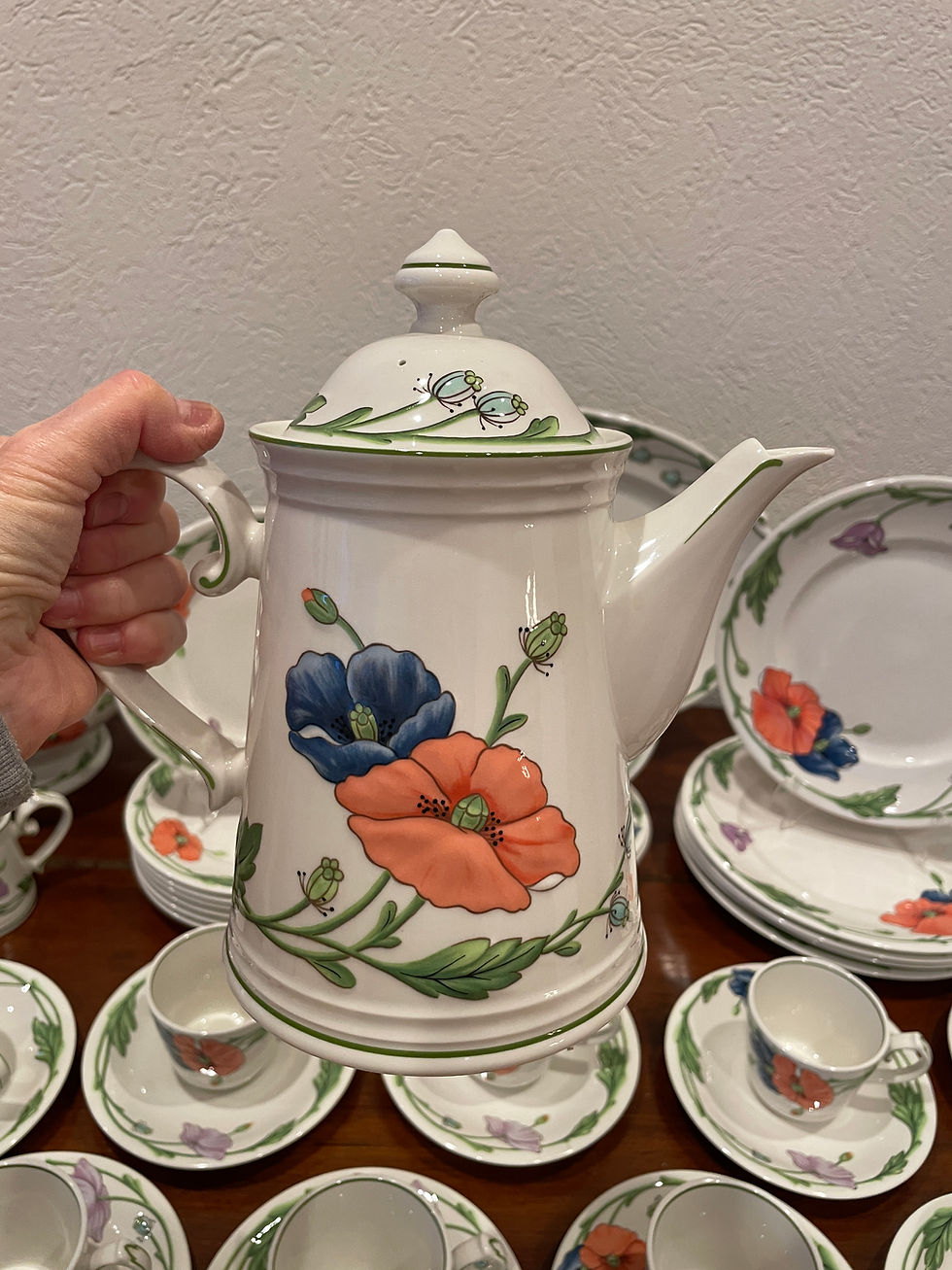 Thumbnail: Lot 53 - Villeroy & Boch China (Pattern: Amapola) 43 Pieces