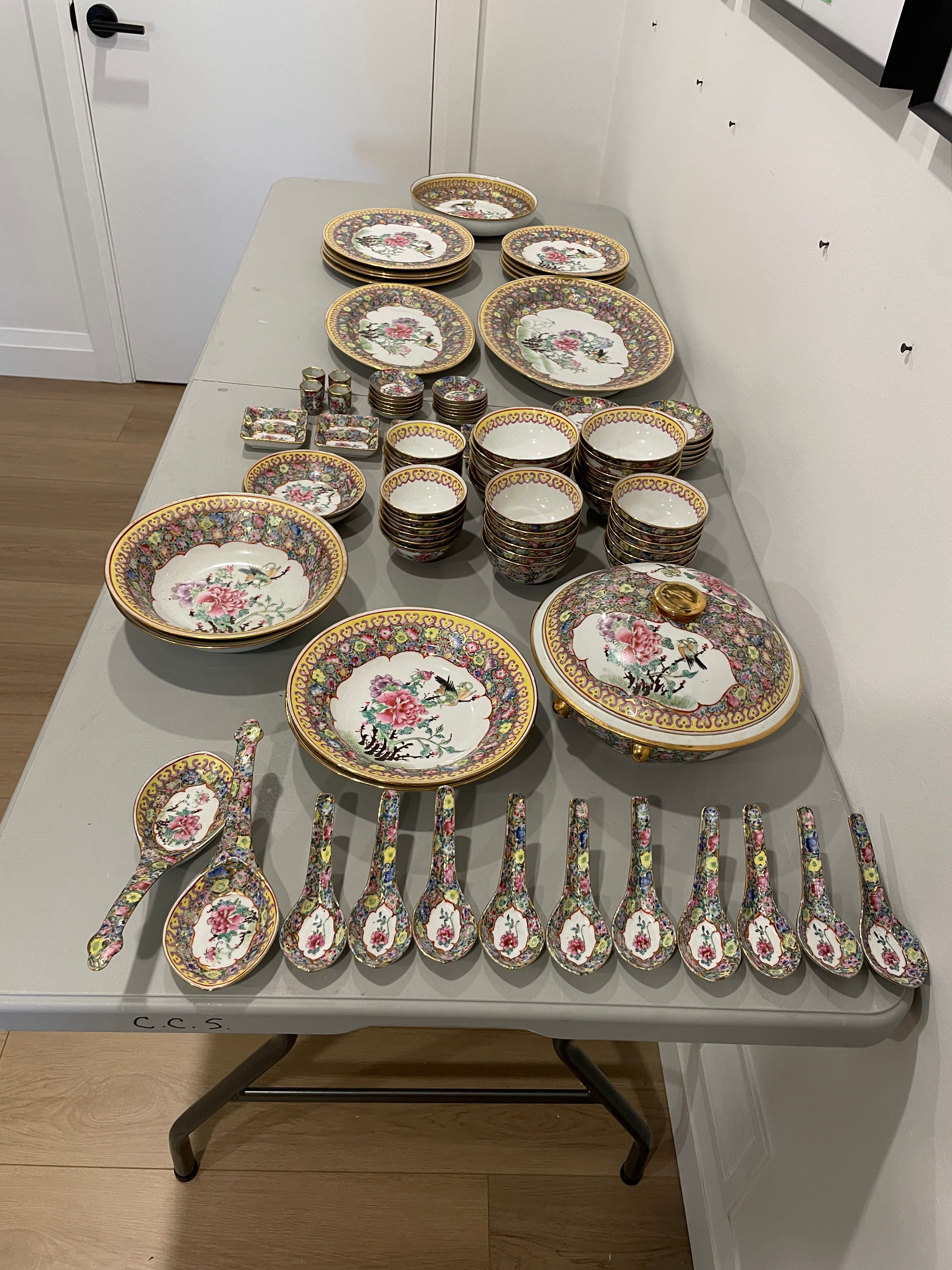 Lot 129 - Vintage Chinese Famille Jaune Dishes/Spoons/Serving Pieces