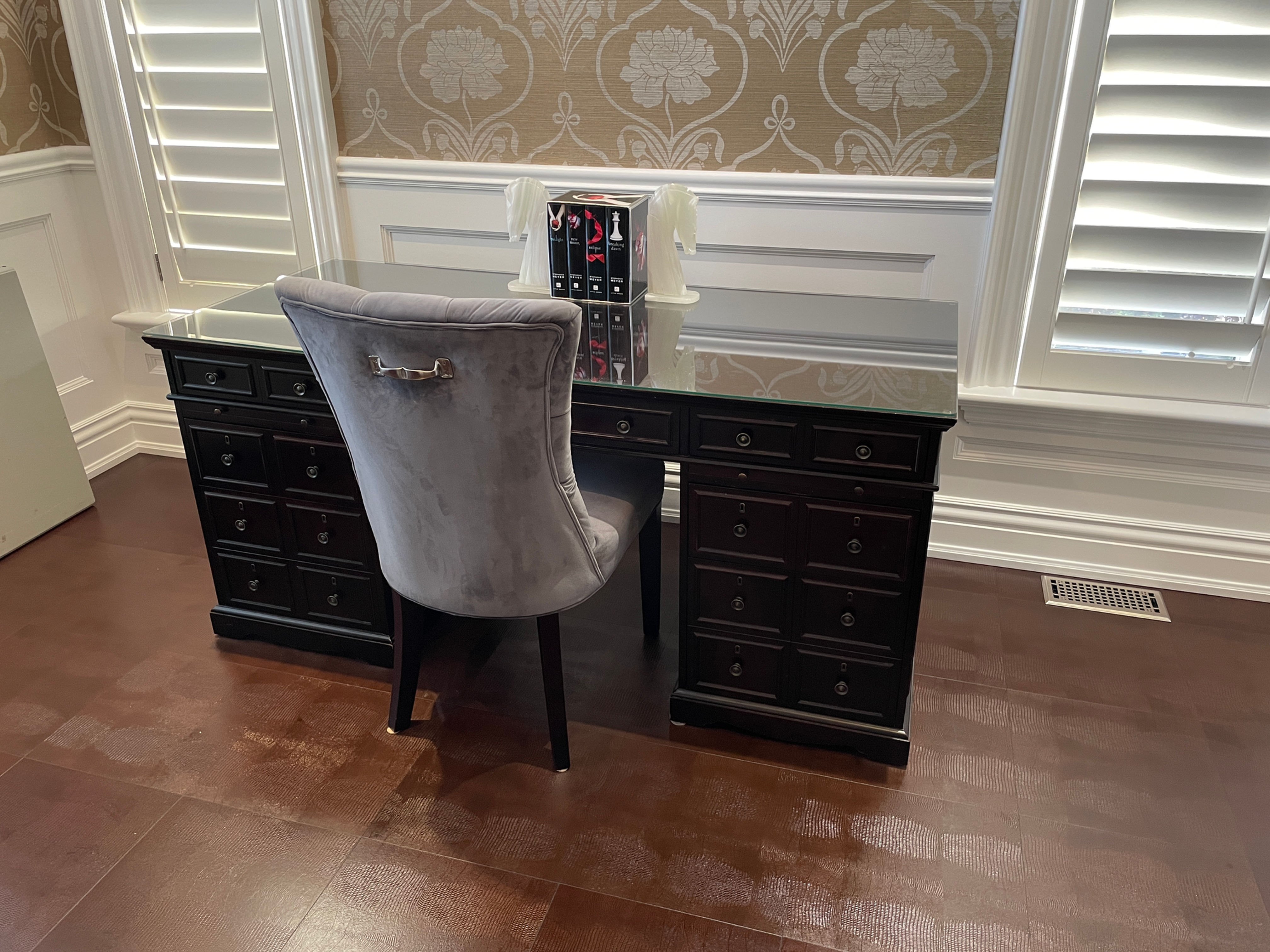 Lot 1 - Office Desk/Chair/Books & Bookends