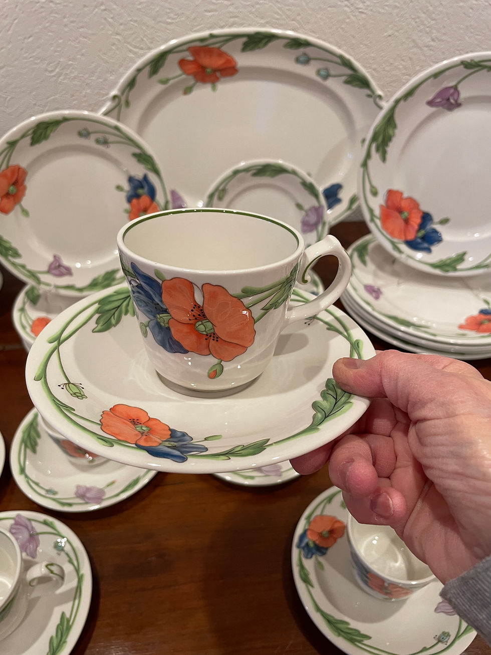 Thumbnail: Lot 53 - Villeroy & Boch China (Pattern: Amapola) 43 Pieces