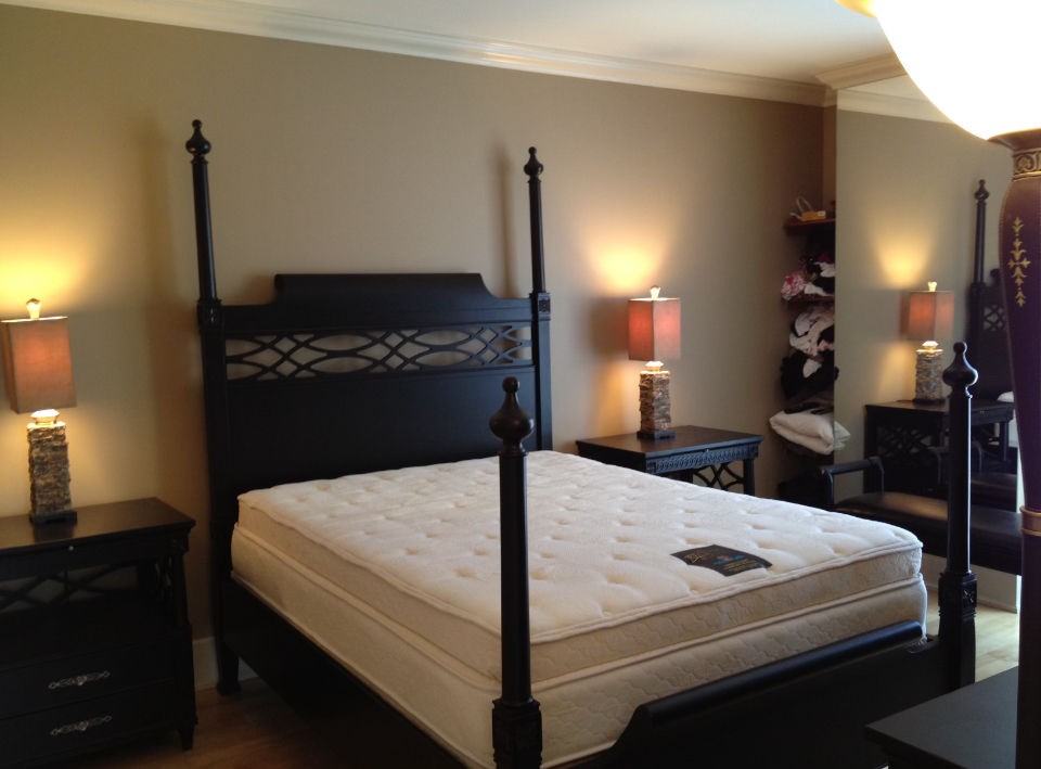 Lot 9 - Queen 4 Poster Bed/Night Tables/Mattress & Boxspring