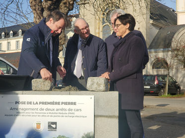 Aménagement de deux arrêts de car : la première pierre est posée