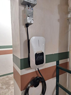 電動車充電栓 EV CHARGER