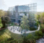 Um Jean Nouvels Glashaus herum entwarf der Künstler Lothar Baumgarten ein „Theatrum Botanicum“ (Bild: © Jean Nouvel, Emmanuel Cattani & Associés / ADAGP, Paris, 2024 / © Lothar Baumgarten / Photographe © Eric Sander