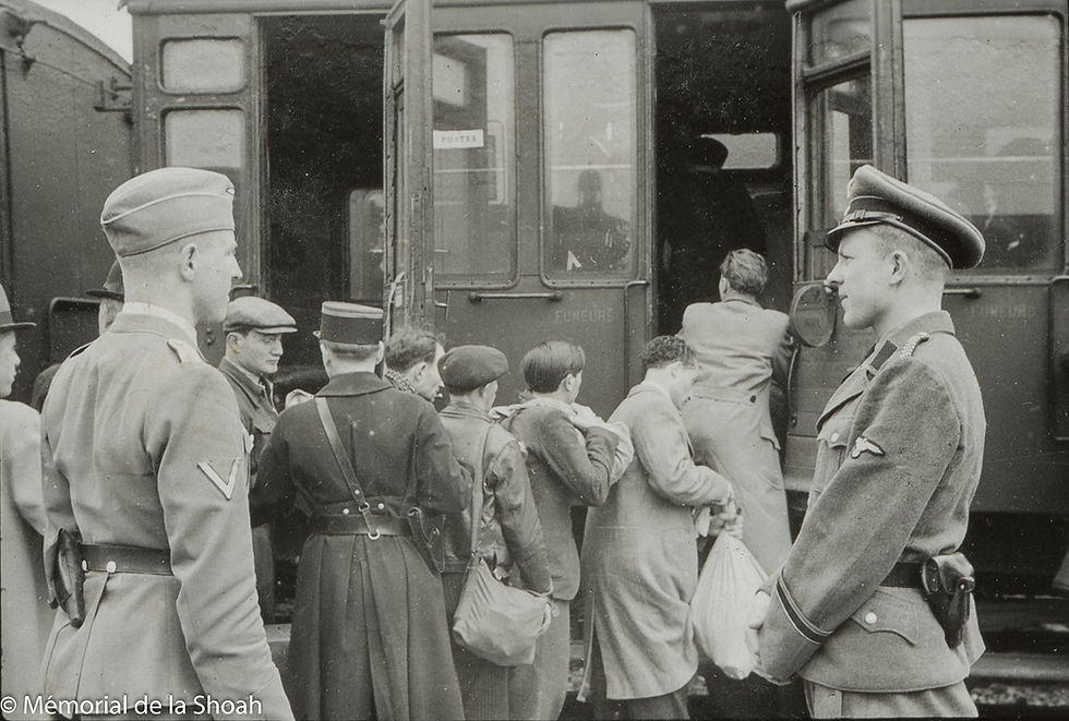 Ganz rechts Theodor Dannecker (Bild: Mémorial de la Shoah)