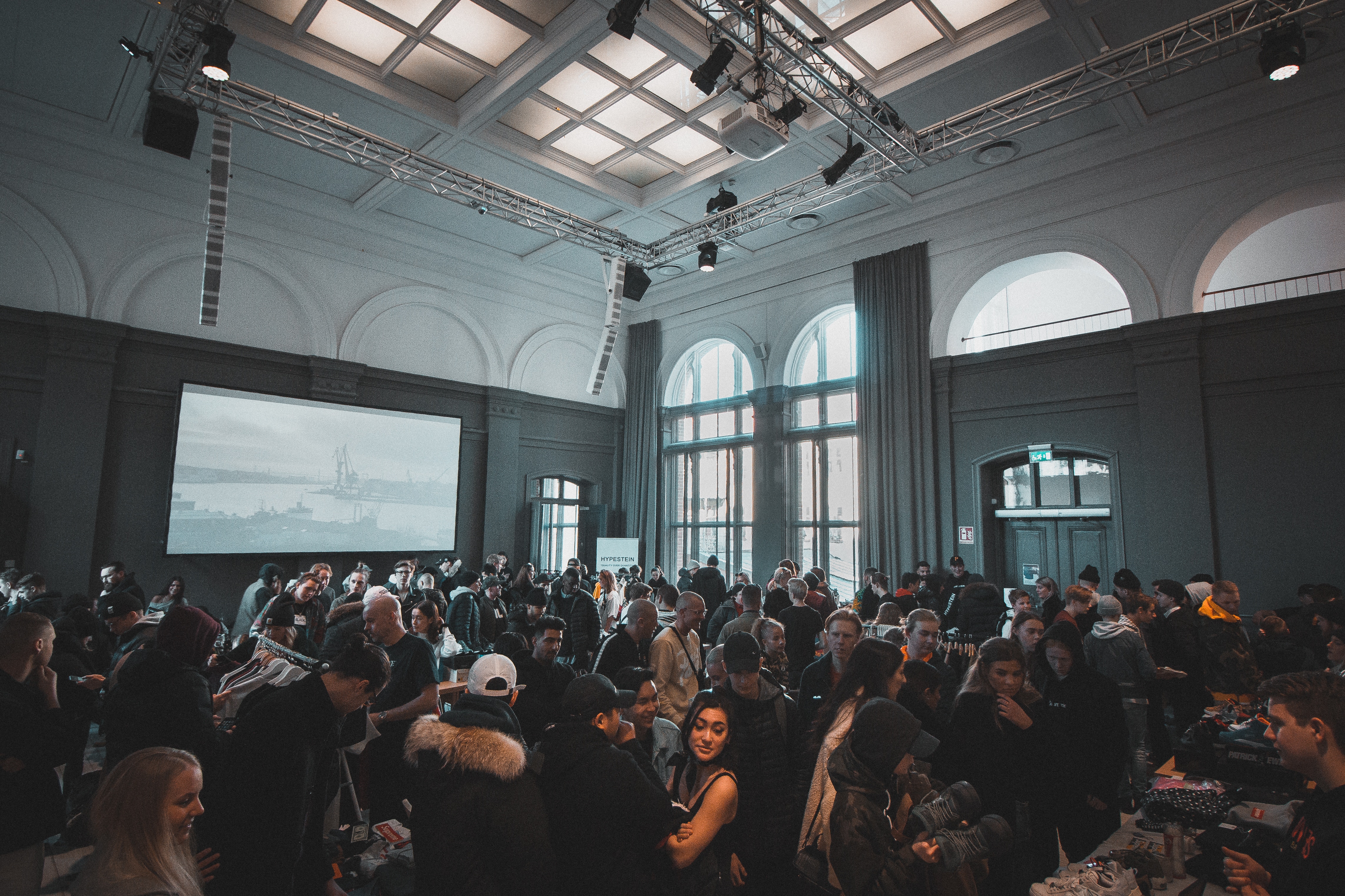 jakob-dalbjorn-730178-unsplash