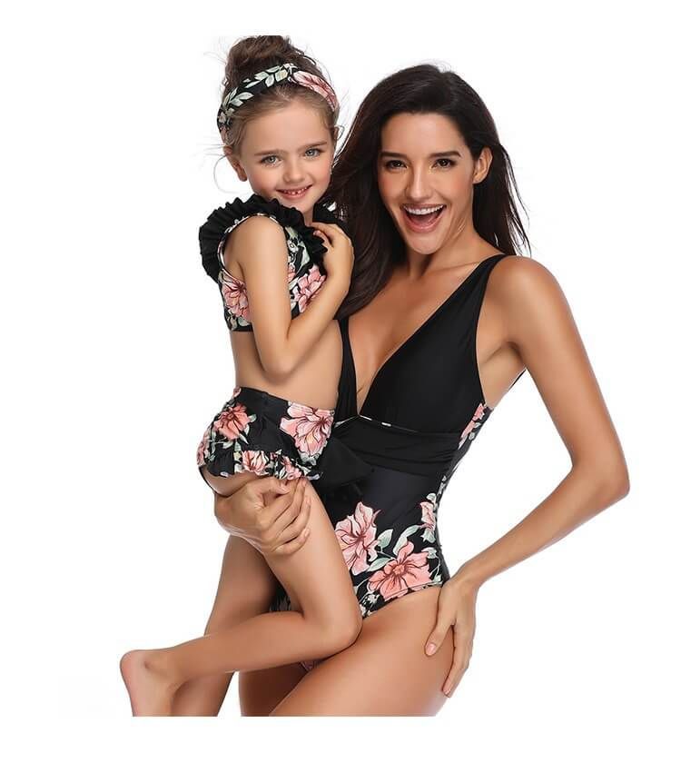 Thumbnail: Parairdevacaciones_Bañadores a juego madre e hija ropa igual para madres e hijas
