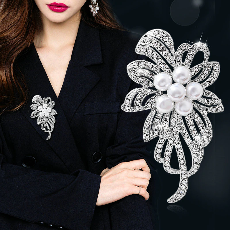 Thumbnail: Broche de cristal que combina con toda ropa