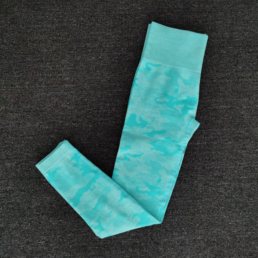 Thumbnail: Juego de tops  y pantalones deportivos de camuflaje sin costuras | PARAIRDEVACACIONES.COM