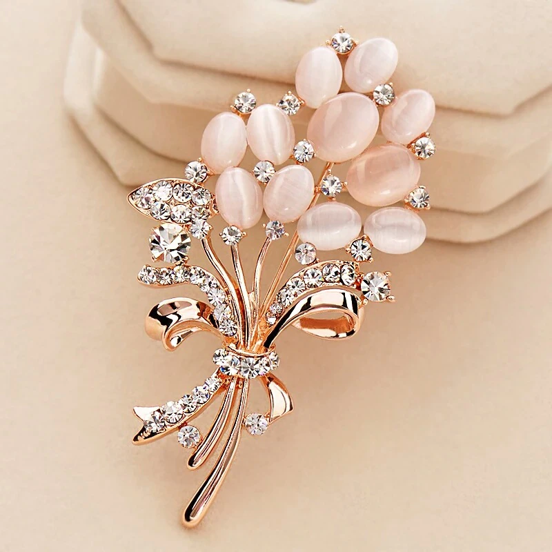 Thumbnail: Broche de cristal que combina con toda ropa