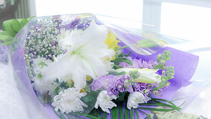 棺桶の上の花上の花