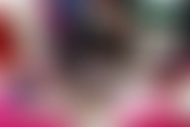 Con amor y dedicación, alumnas del DIF ponen en venta sus creaciones navideñas.