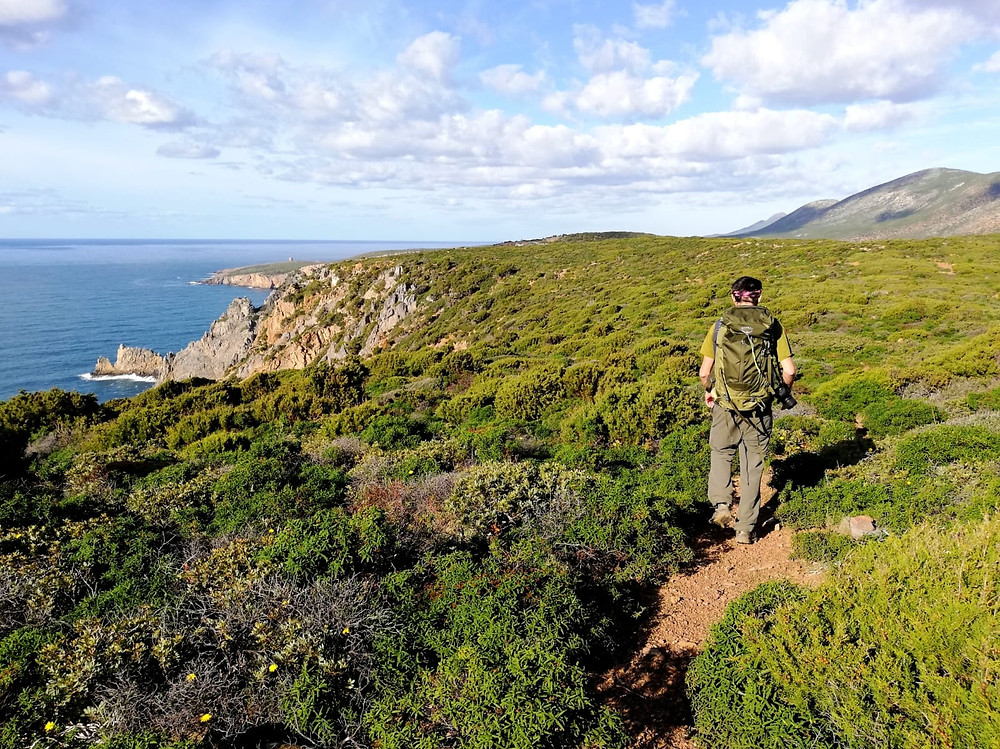 a-èiedi-lungo-il-cammino-minerario-di-santa-barbara-in-sardegna
