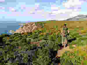 a-èiedi-lungo-il-cammino-minerario-di-santa-barbara-in-sardegna