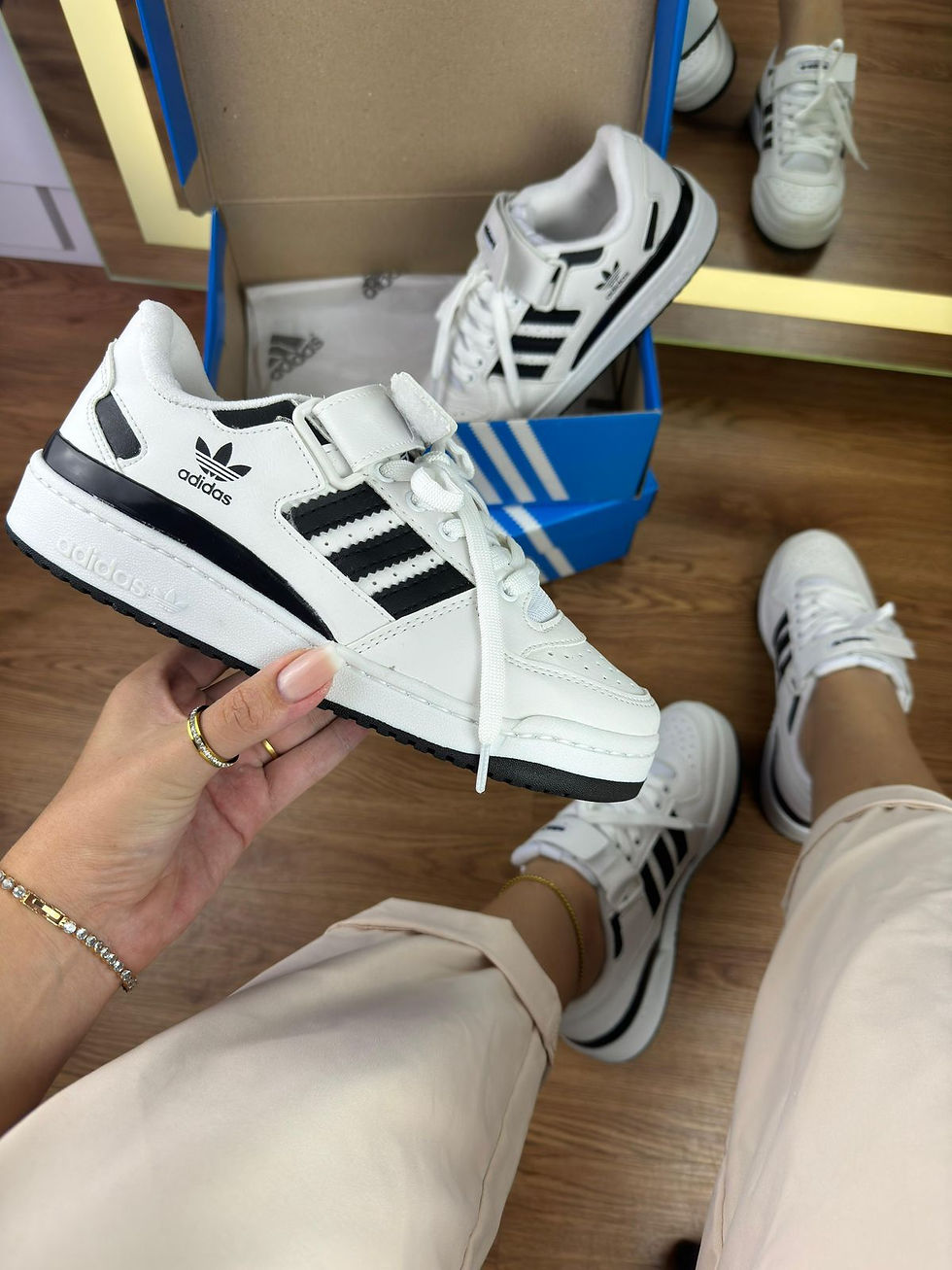 Adidas Forum com Velcro