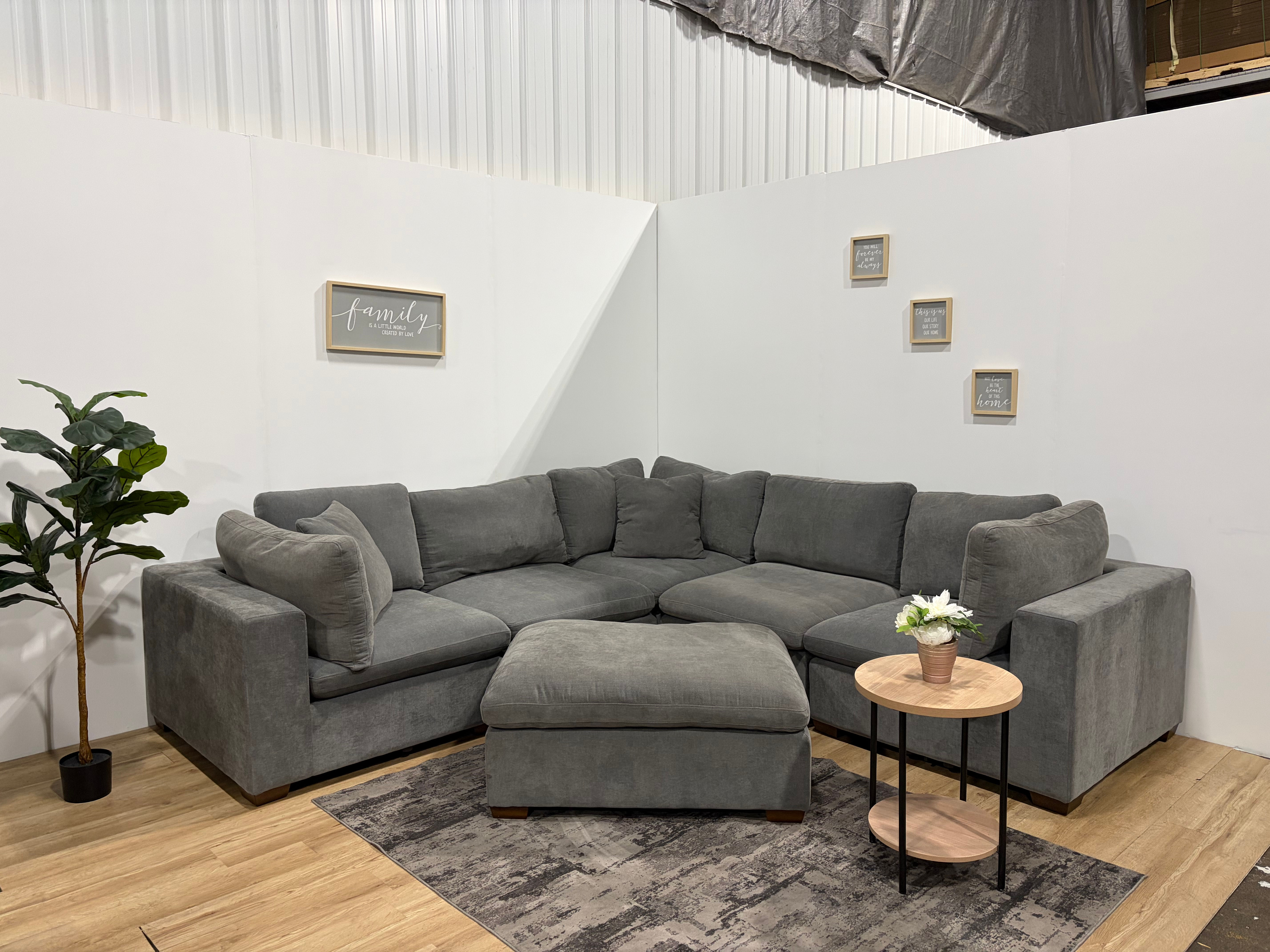 Thomasville 6 piece sectional gray(Delivery available)