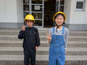 竹田市内の小学校へプレゼントを贈呈しました