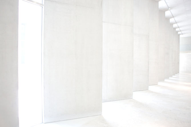 White room pillars steps